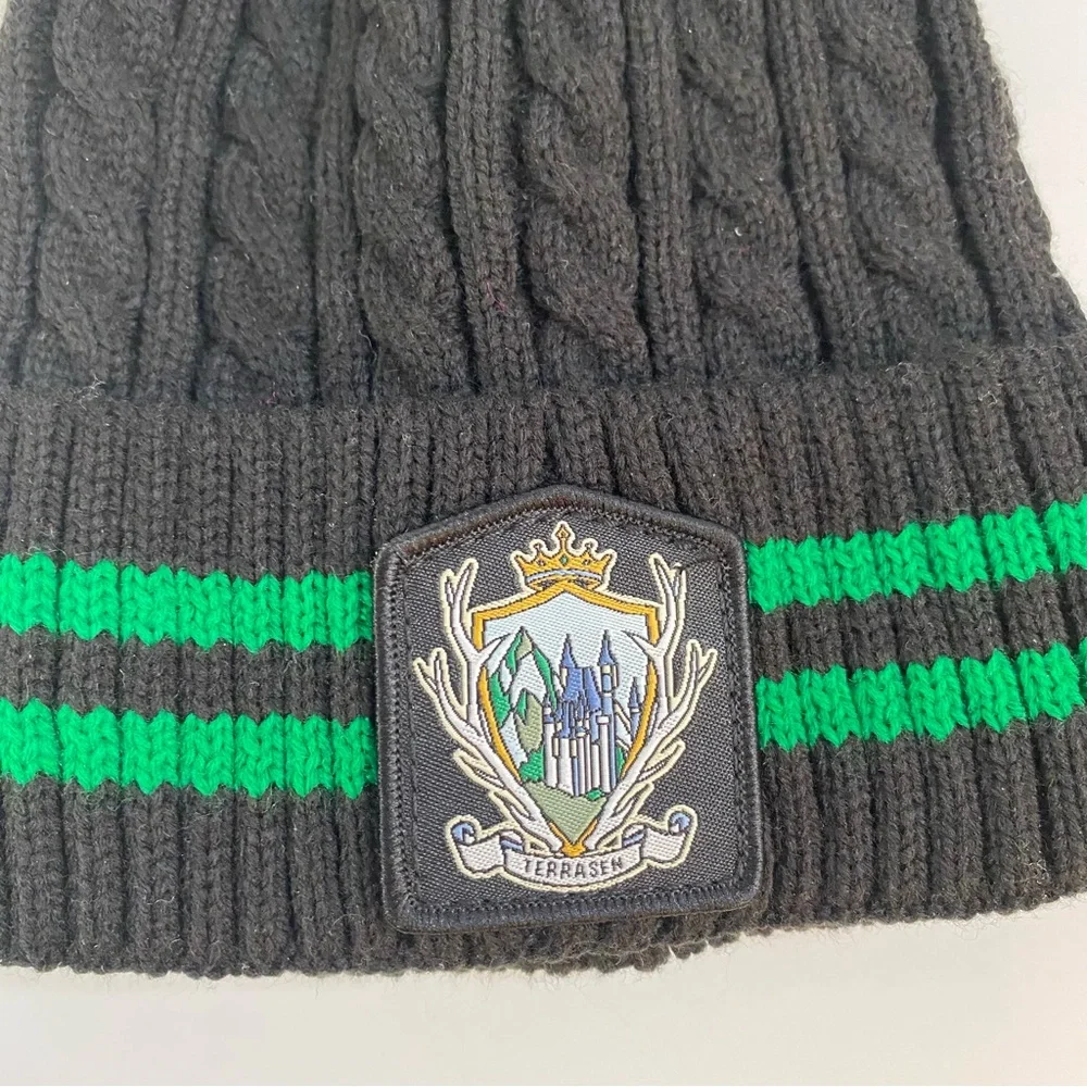 NWOT Throne of Glass Terrasen Inspired Black‎ Knit Beanie/Green Trim Pom Top